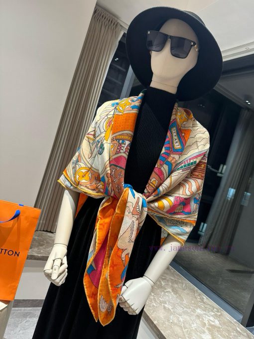 Sincere praise for this Malles Merveilleuruses cashmere square scarf, which interprets the io3fx1e0n