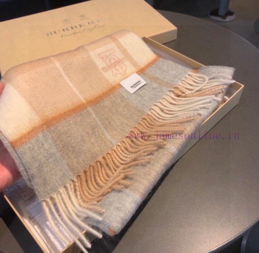Burberry plaid scarf ️ It looks crazy, so stylish and charming ️ I really like this very reff8k3urov - Image 4