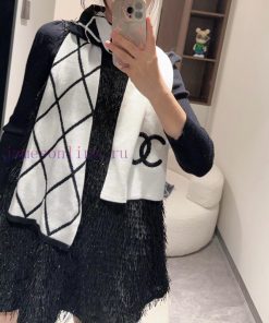 Chanel's new autumn/winter collection of 24 inch knitted scarves and long scarves, made of crf36jy49