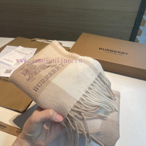 The Burberry double-sided scarf is so stylish and charming that it's going crazy. It's a vervihlifxt - Image 5