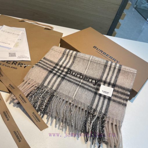 The Burberry double-sided scarf is so stylish and charming that it's going crazy. It's a verufrjfqmx - Image 4