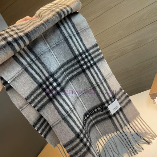 The Burberry double-sided scarf is so stylish and charming that it's going crazy. It's a verufrjfqmx - Image 8