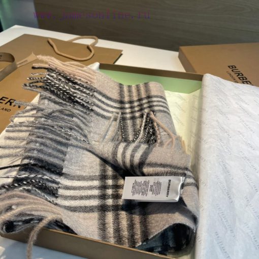 The Burberry double-sided scarf is so stylish and charming that it's going crazy. It's a verufrjfqmx - Image 10