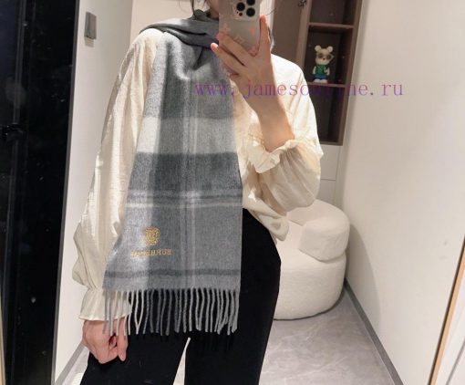 Burberry plaid scarf ️ It looks crazy, so stylish and charming ️ I really like this very eler0q60u7j - Image 2