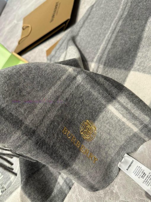 Burberry plaid scarf ️ It looks crazy, so stylish and charming ️ I really like this very eler0q60u7j - Image 8