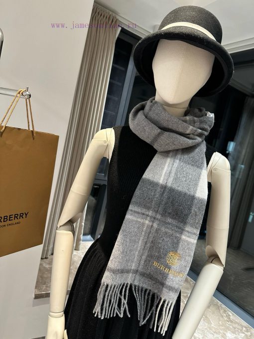 Burberry plaid scarf ️ It looks crazy, so stylish and charming ️ I really like this very eler0q60u7j - Image 10