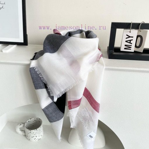 Burberry's classic synchronized ultra-thin cashmere plaid square scarf is a must-have item fq8ubvg7m - Image 8