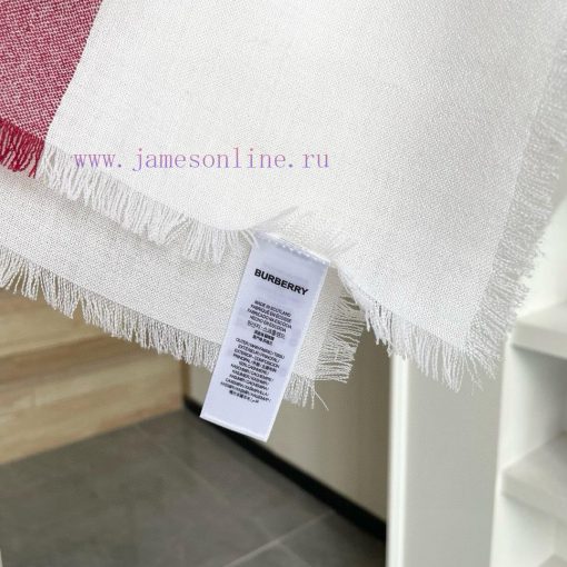Burberry's classic synchronized ultra-thin cashmere plaid square scarf is a must-have item fq8ubvg7m - Image 9