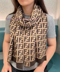 The popular new couple's item, Fendi Beef, is luxurious in terms of size, and high-end qualihgywgr4r