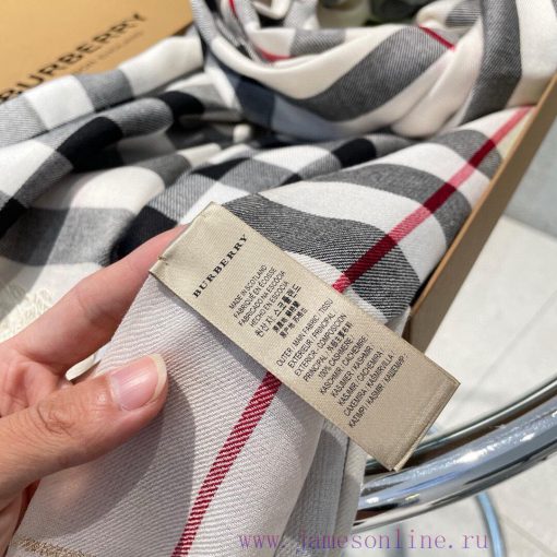 Burberry's new models are slow to come in hand. Grab top of the line original products, unpa3nb79vw8 - Image 10