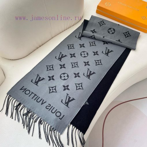 Finally shipped, this year's hottest pink and white scarf, the LV Essential scarf, focuses ommd8hntq - Image 6