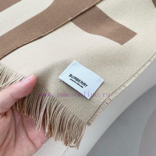 Burberry is on the rise with its top-notch double-layer color weaving technology, which is o42xw39tt - Image 9