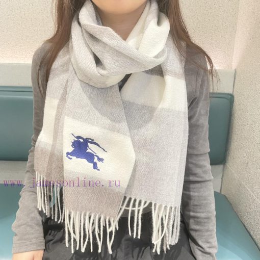 Burberry Classic Cashmere Scarf, come with a hard item In terms of the arrangement of Ma Liuk7446gcs - Image 2