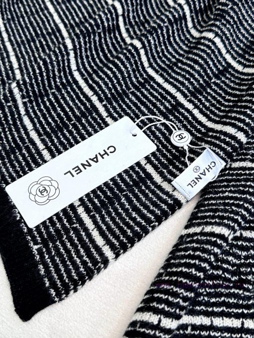 The VIP limited edition top of the line Chanel Double C shawl is absolutely worth collecting1jvgxg62 - Image 8