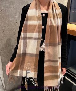Burberry's new heavyweight water ripple cashmere scarf is truly a high-end level for men thim5hkjznd