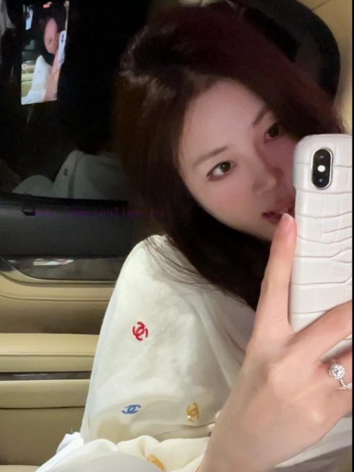 𝐂𝐡𝐚𝐧𝐞𝐥𝟐 4 𝐚 Bead series popular ultra white colorful LOGOIngredients: 60% cashmere, 40% mulbvjk2w22g - Image 3