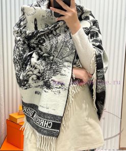 CD shawl coconut treeThis CD is a versatile scarf, shawl, and blanket. It's a super stunningo2o4qe0w
