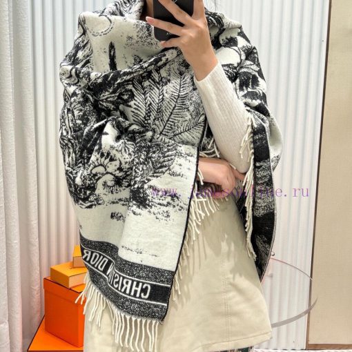 CD shawl coconut treeThis CD is a versatile scarf, shawl, and blanket. It's a super stunningo2o4qe0w