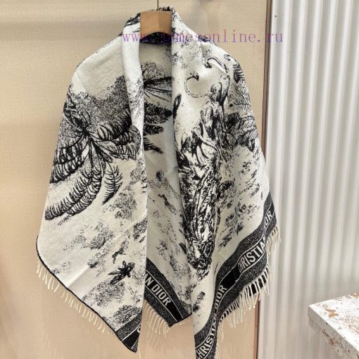 CD shawl coconut treeThis CD is a versatile scarf, shawl, and blanket. It's a super stunningo2o4qe0w - Image 8