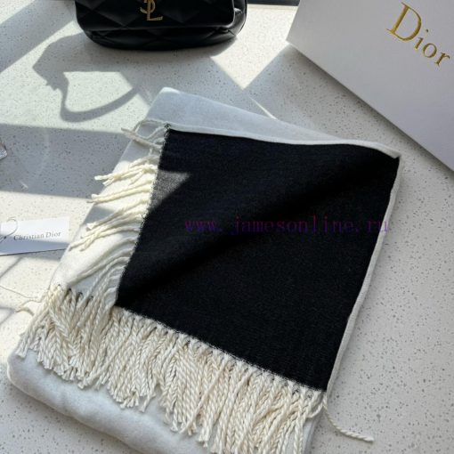 Dior's new letter cape is a unique style for bags, shoes, and handbagsThis navy blue wool antk29u6u1 - Image 6