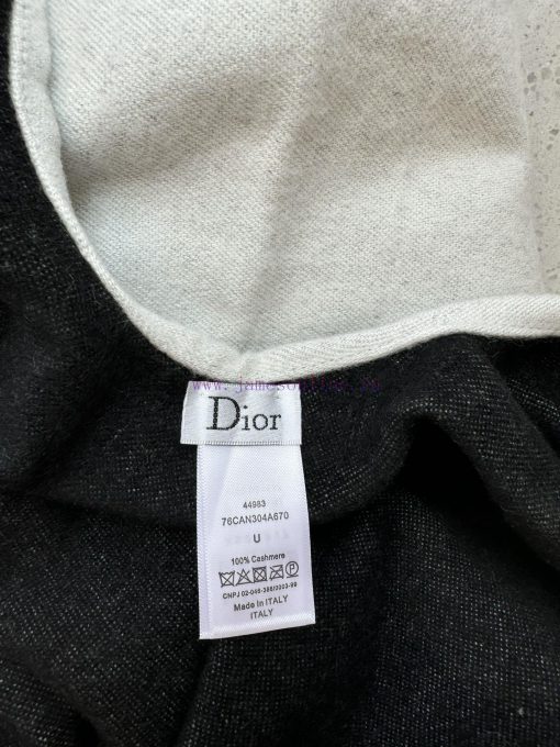 Dior's new letter cape is a unique style for bags, shoes, and handbagsThis navy blue wool antk29u6u1 - Image 8