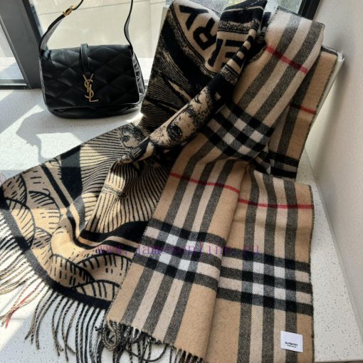 The new Burberry double-sided printed scarf, single color, requires top-level quality. Lookibam8m0uv - Image 8