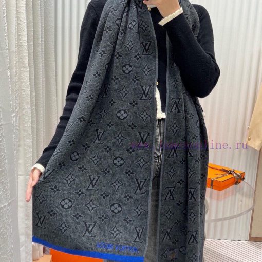 The Lv double-sided scarf is so stylish and charming that it's going crazy. It's a very elegw30ghjcs - Image 3