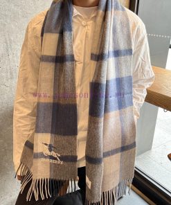 Burberry plaid scarf ️ Men's welfare looks crazy, it's so stylish and charming ️ Very eleganhitcjdla