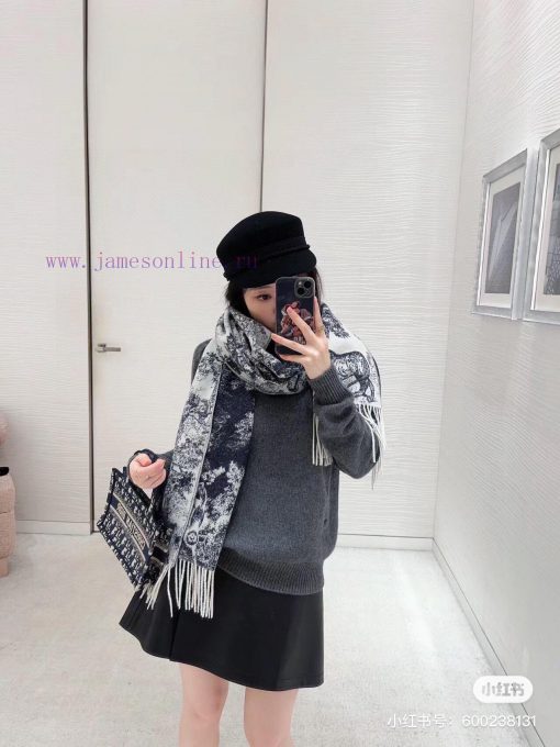 This Sauvage printed scarf is a new interpretation of the classic D/ior pattern. It is made k1j4dhjt - Image 3
