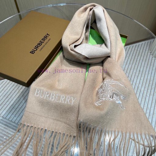 The new Burberry official website's two sided warhorse is a super versatile and versatile it80pnah5s - Image 9