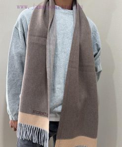 Wool Hermes ️ Angry thumbs up for self retention ️ Our men's scarves are rare to buy and cheyrevp1r7