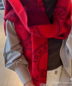 Burberry's new products for autumn and winter 2024 have seen the ceiling of the scarf. Burbenipyuoi2