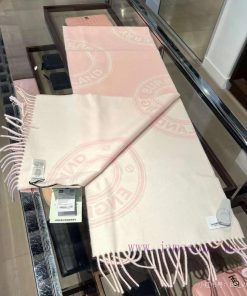 Burberry's new products for autumn and winter 2024 have seen the ceiling of the scarf. Burbeg76ew1mv