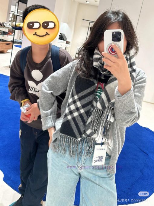 Double sided scarf Burberry plaid scarf ️ It looks crazy, so stylish and charming ️ I reallyyksqpjog - Image 5