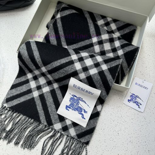 Double sided scarf Burberry plaid scarf ️ It looks crazy, so stylish and charming ️ I reallyyksqpjog - Image 7