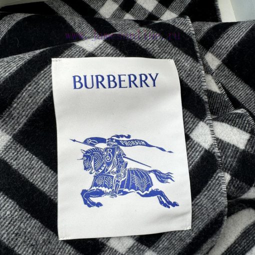Double sided scarf Burberry plaid scarf ️ It looks crazy, so stylish and charming ️ I reallyyksqpjog - Image 8