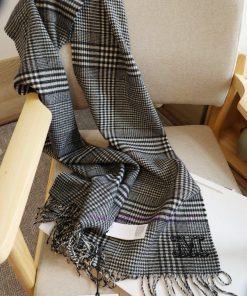 Maxmar antique houndstooth scarfTraditional luxury brands are famous for their cashmere coatolragiju