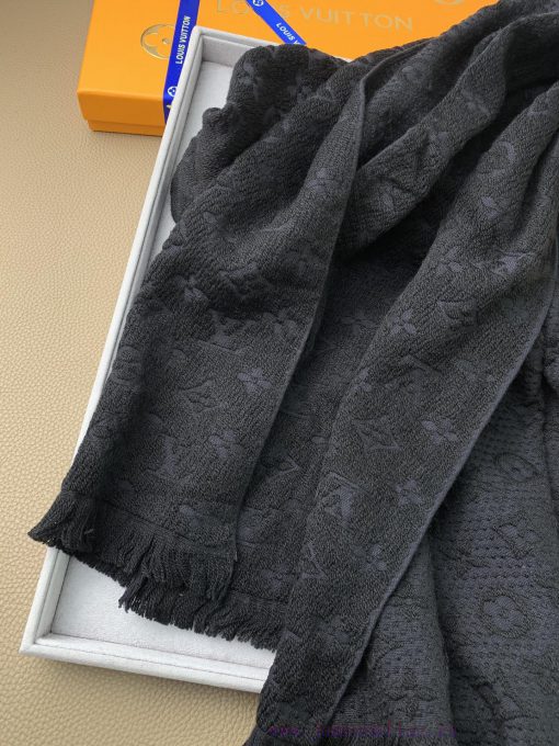 L Home has launched the iconic Mono woven pattern scarf, which is of very, very good qualityapr79851 - Image 9