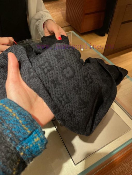 L Home has launched the iconic Mono woven pattern scarf, which is of very, very good qualityj553nmi5 - Image 9