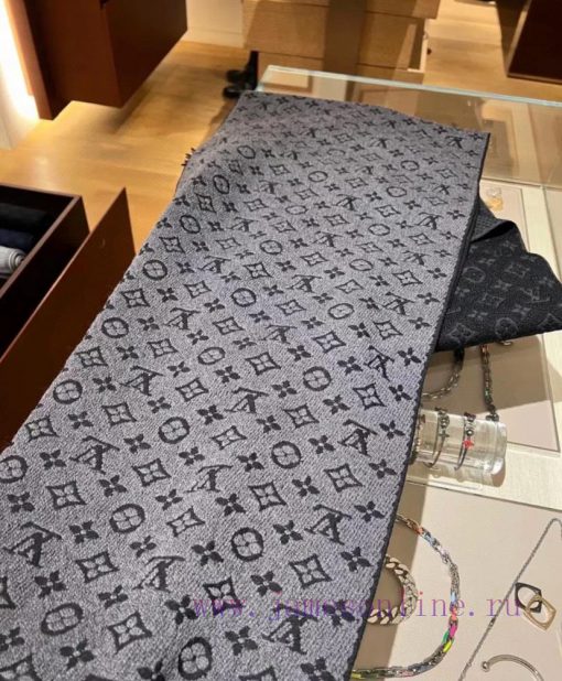 L Home has launched the iconic Mono woven pattern scarf, which is of very, very good qualityj553nmi5 - Image 10