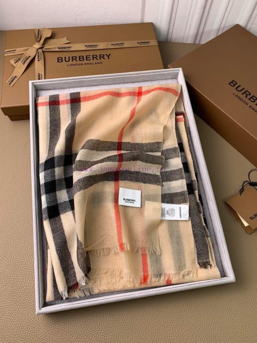 BurberryBur's new retro plaid, limited edition show, classic plaid as always, has been popul18mznc6y - Image 3