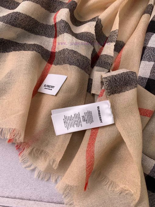 BurberryBur's new retro plaid, limited edition show, classic plaid as always, has been popul18mznc6y - Image 6