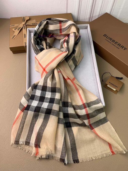 BurberryBur's new retro plaid, limited edition show, classic plaid as always, has been popul18mznc6y - Image 8