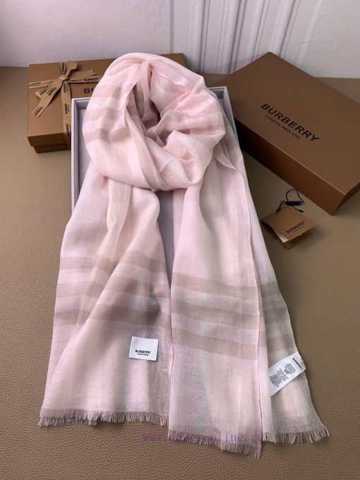 BurberryBur's new retro plaid, limited edition show, classic plaid as always, has been popul1yqo55tx - Image 9