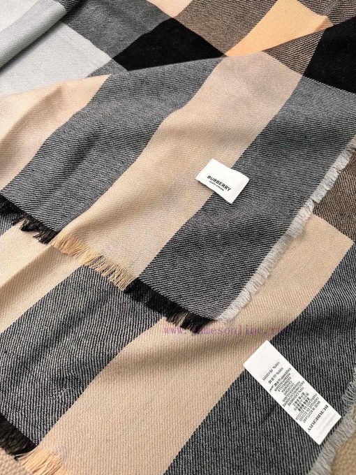 Burberry~The fabric has clear patterns and is made of excellent Nepalese cashmere material. cakd3ogu - Image 4