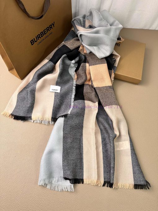 Burberry~The fabric has clear patterns and is made of excellent Nepalese cashmere material. cakd3ogu - Image 5