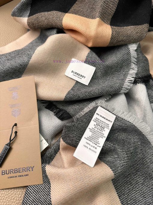 Burberry~The fabric has clear patterns and is made of excellent Nepalese cashmere material. cakd3ogu - Image 8