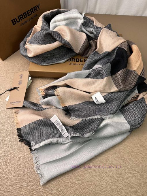 Burberry~The fabric has clear patterns and is made of excellent Nepalese cashmere material. cakd3ogu - Image 9