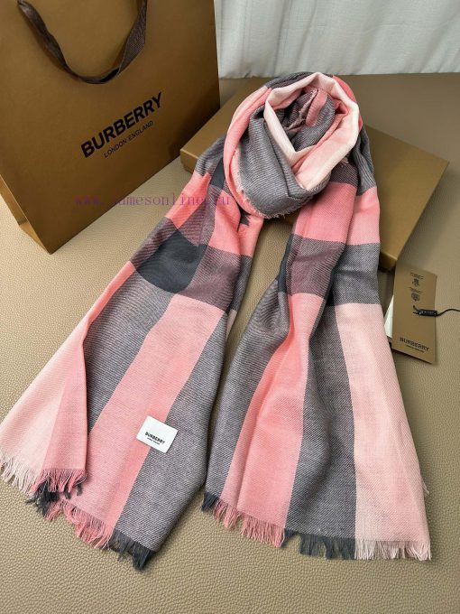 Burberry~The fabric has clear patterns and is made of excellent Nepalese cashmere material. rre9rl2z - Image 7