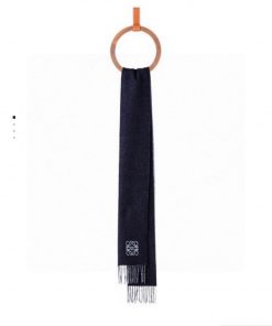 Luoyiwei double-sided scarf in 4 colors feels like I won't love it anymore The one held by Qi0ky3yjg